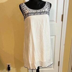 Solitaire White and Black Midi Dress